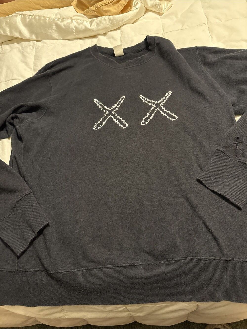 Uniqlo KAWS Sesame Street T-Shirt Mens Large UT Graphic Crewneck Long Sleeve